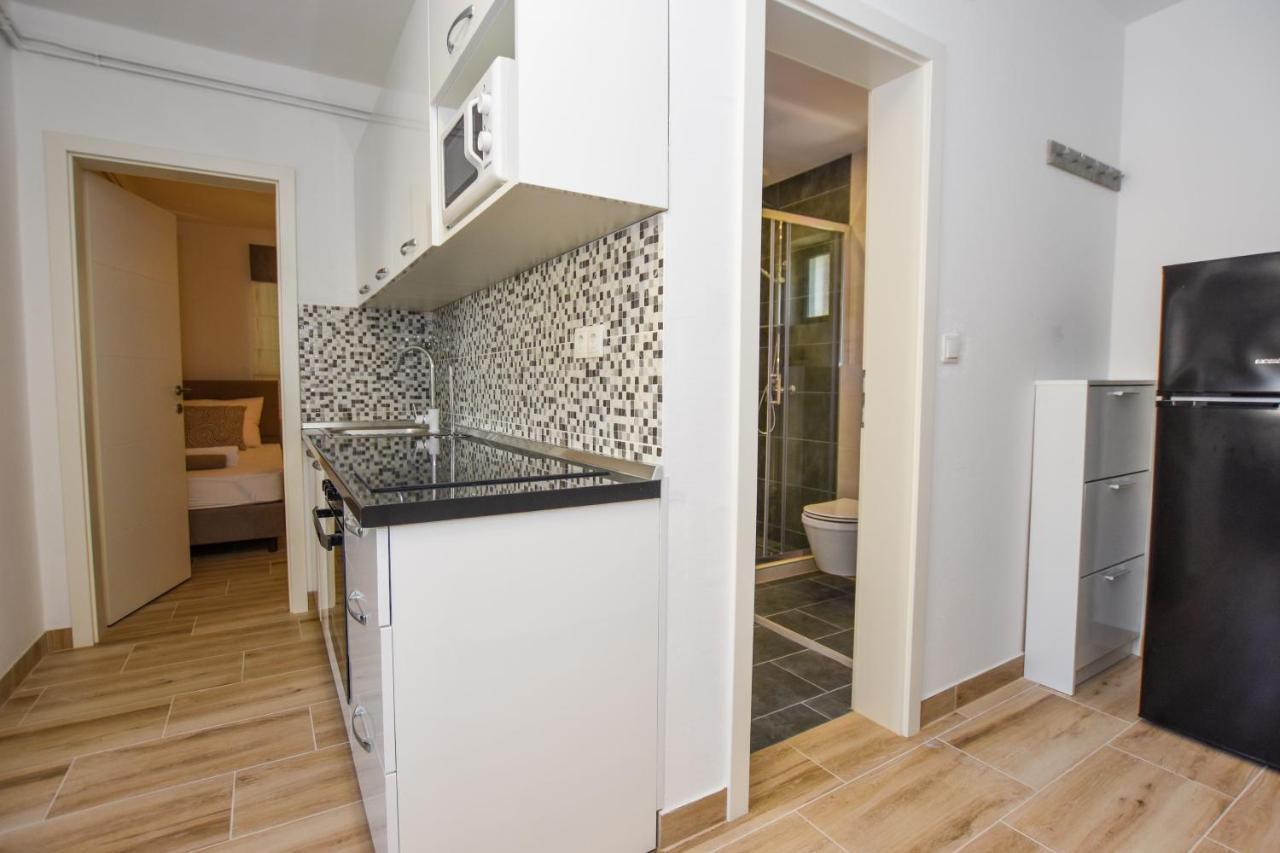 Apartmani Plazibat マンドレ エクステリア 写真