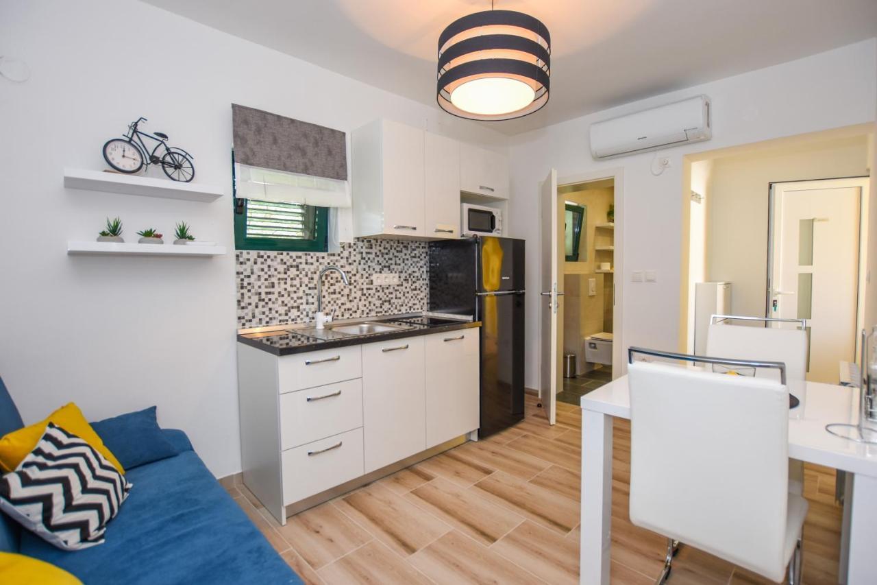 Apartmani Plazibat マンドレ エクステリア 写真