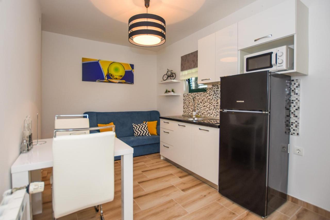 Apartmani Plazibat マンドレ エクステリア 写真