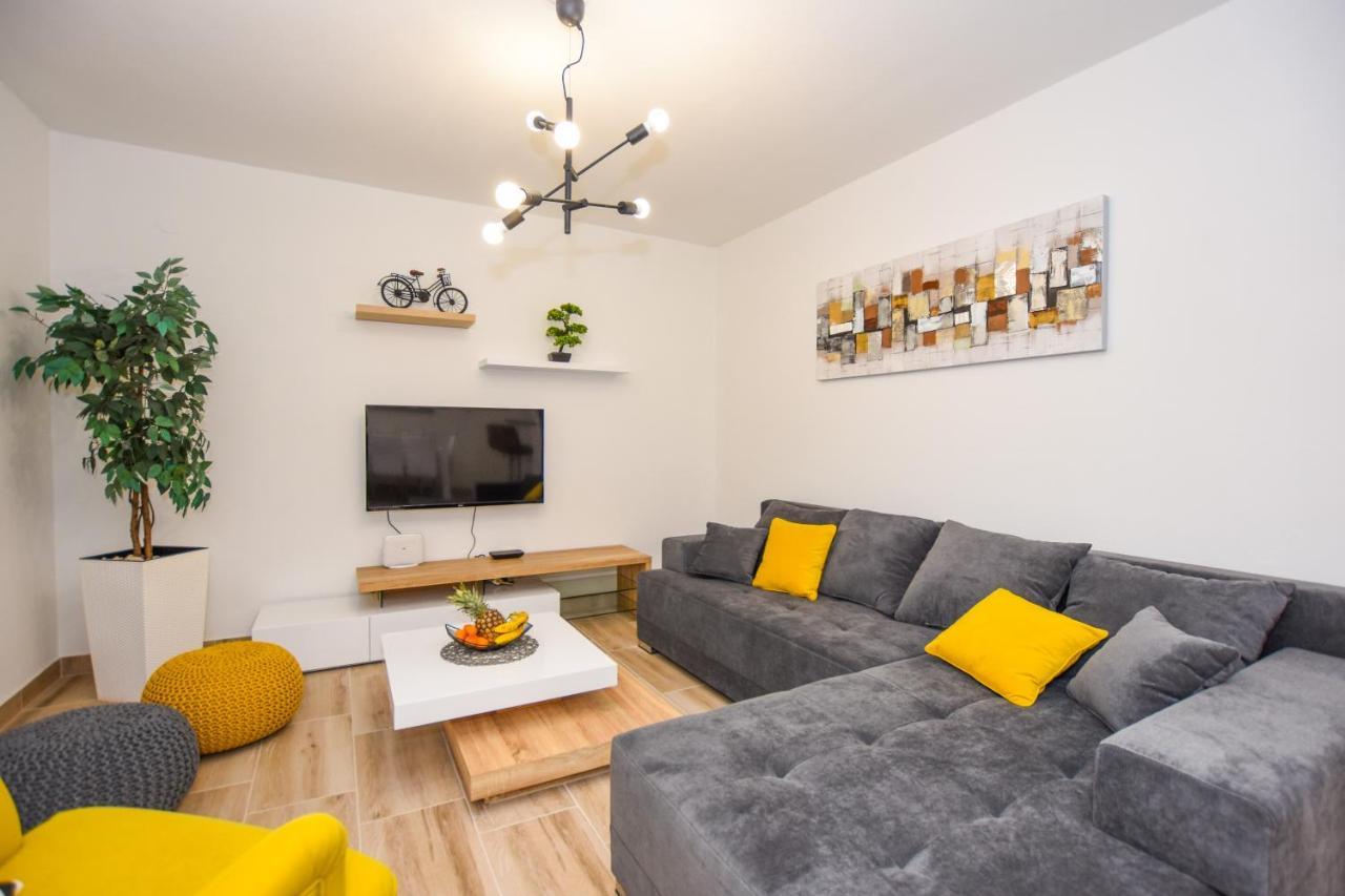 Apartmani Plazibat マンドレ エクステリア 写真