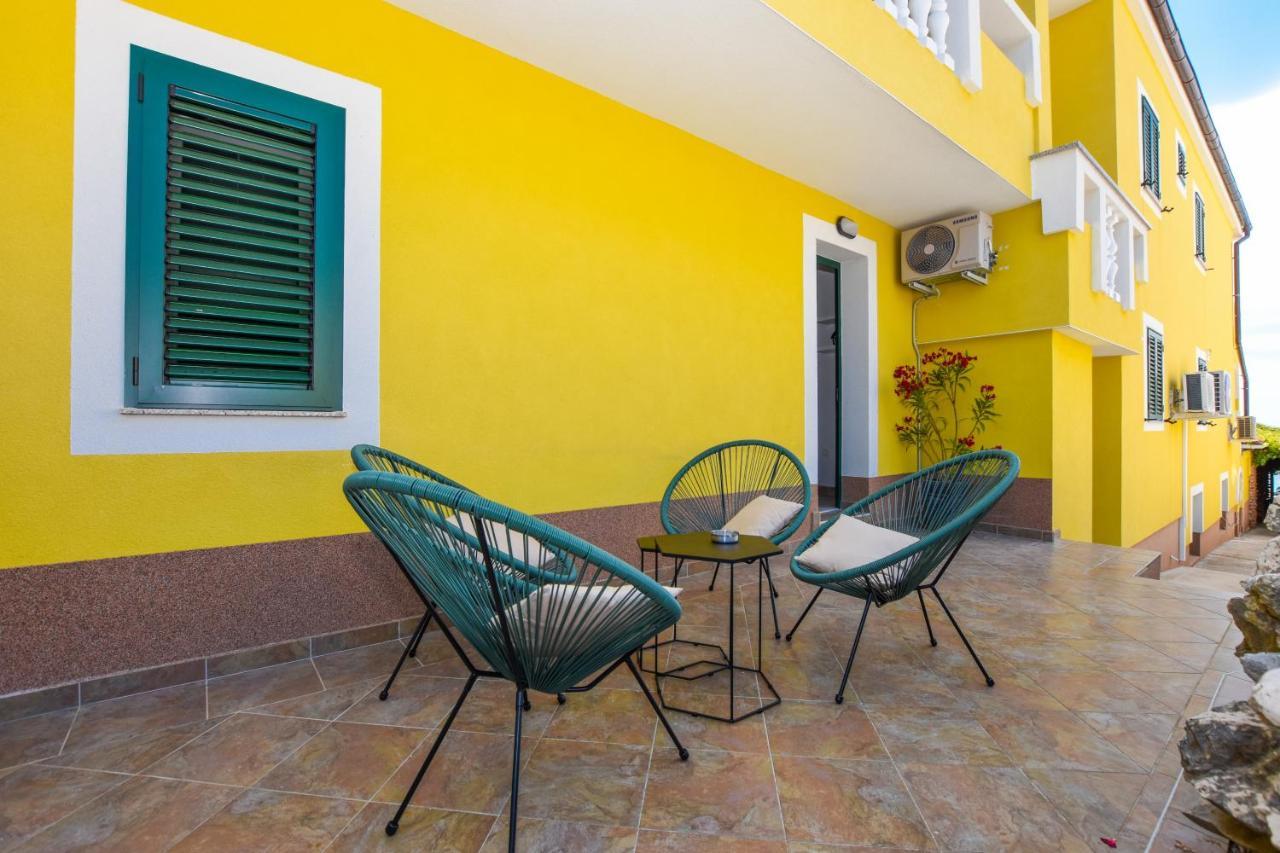 Apartmani Plazibat マンドレ エクステリア 写真