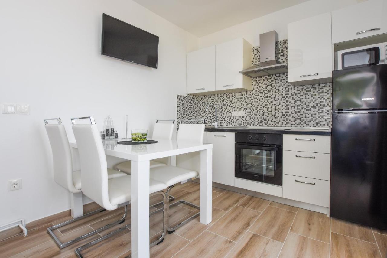 Apartmani Plazibat マンドレ エクステリア 写真