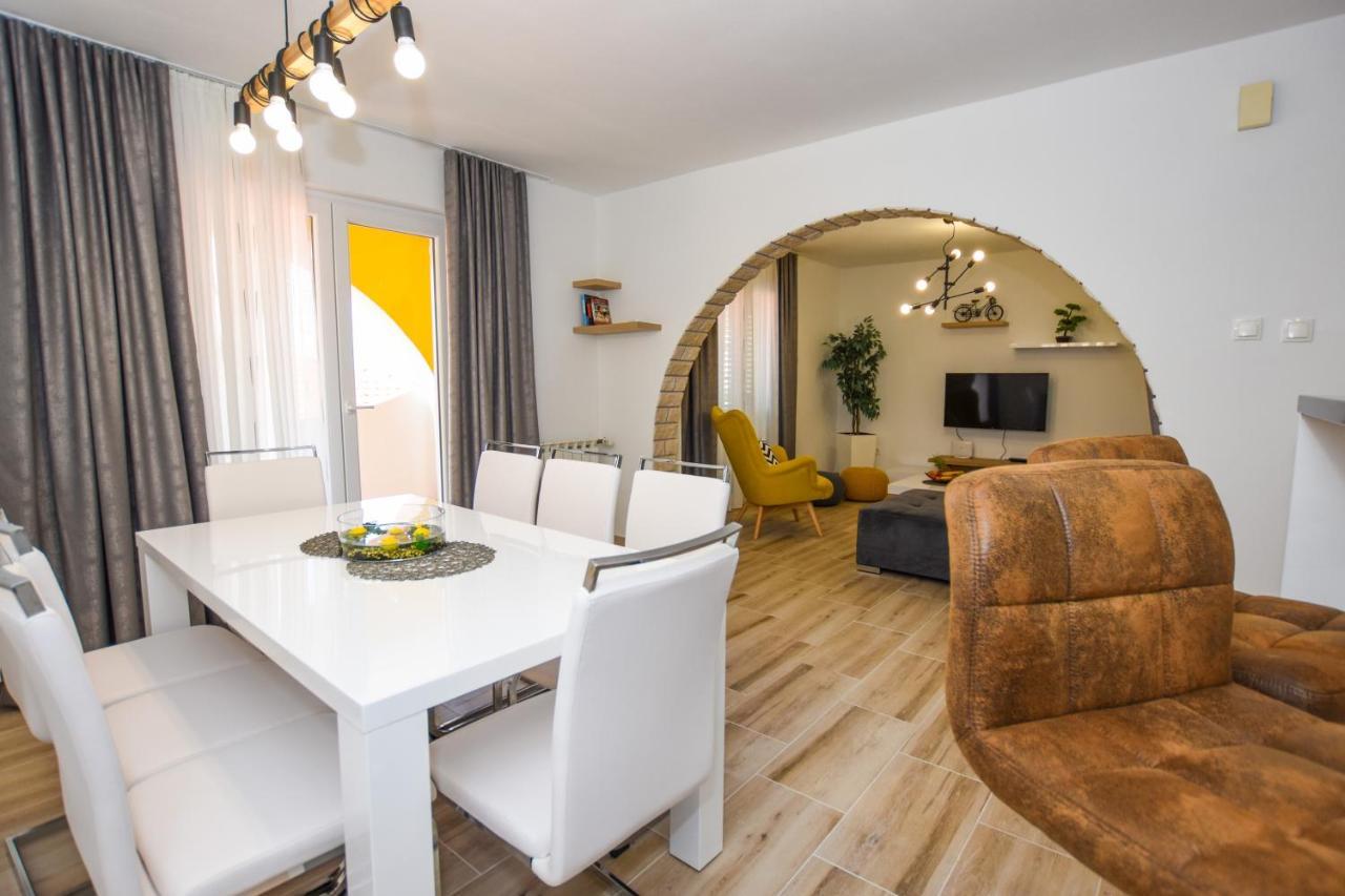 Apartmani Plazibat マンドレ エクステリア 写真