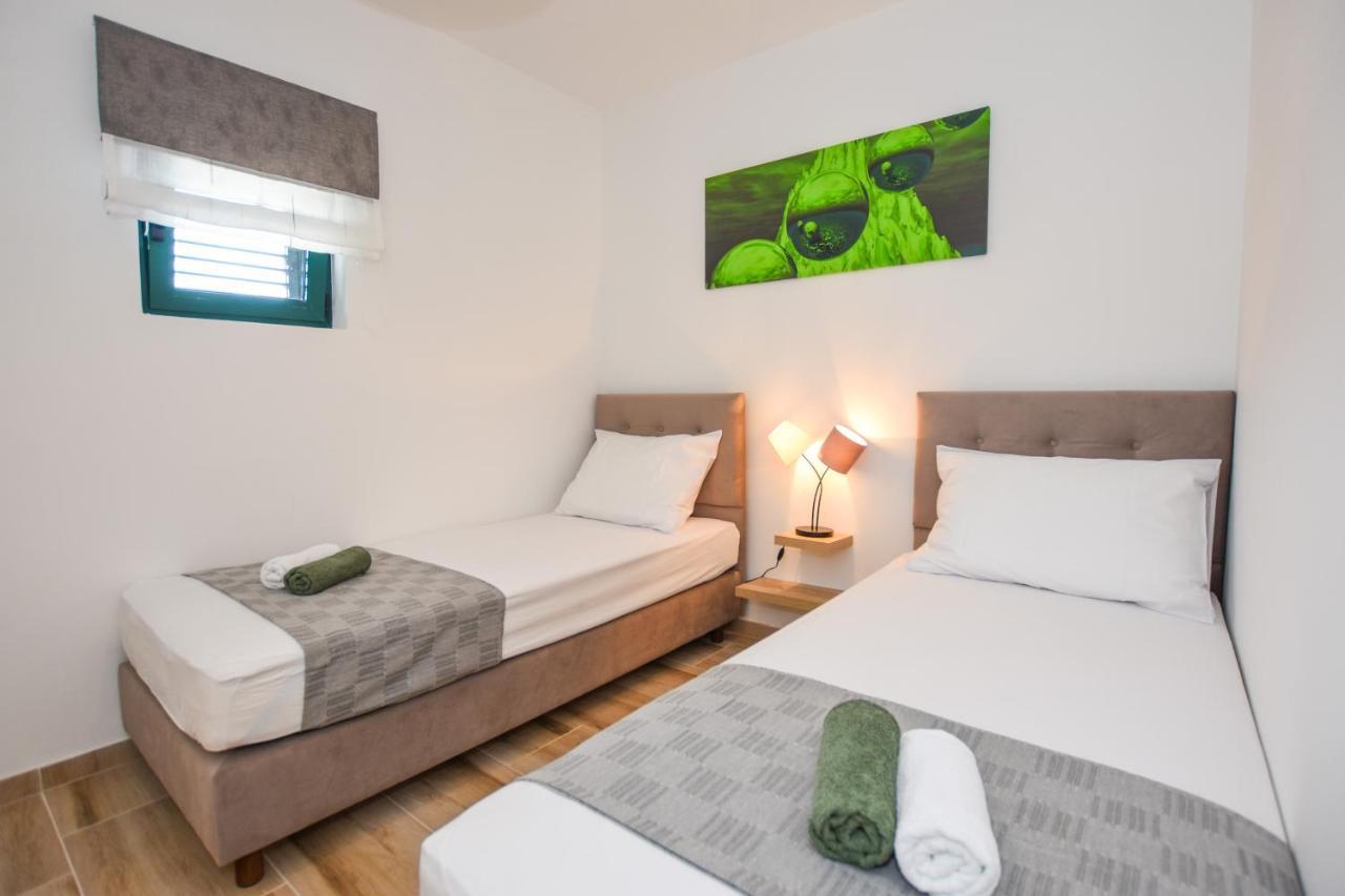 Apartmani Plazibat マンドレ エクステリア 写真