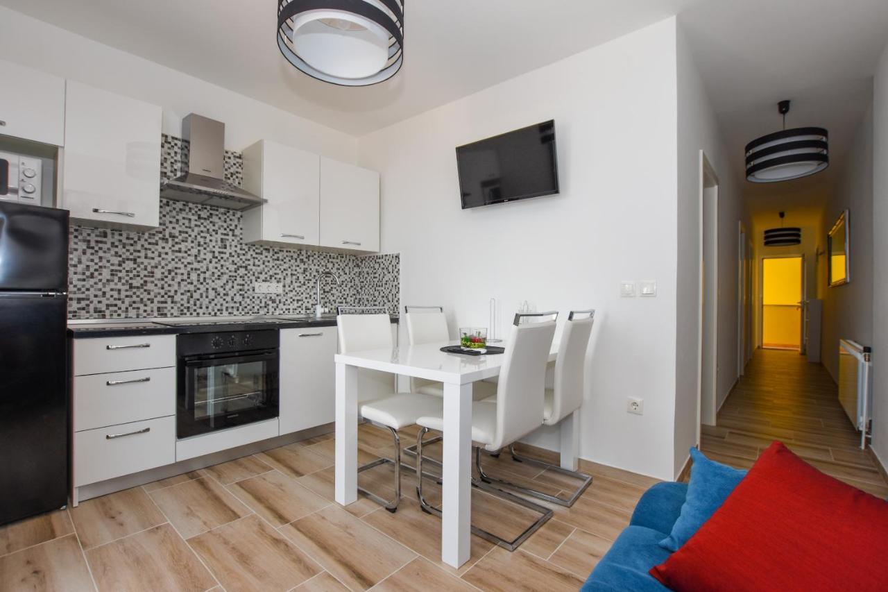 Apartmani Plazibat マンドレ エクステリア 写真
