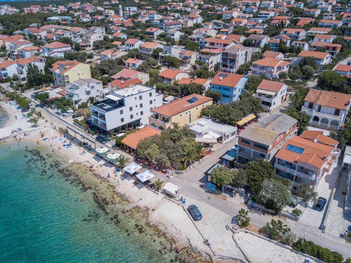 Apartmani Plazibat マンドレ エクステリア 写真