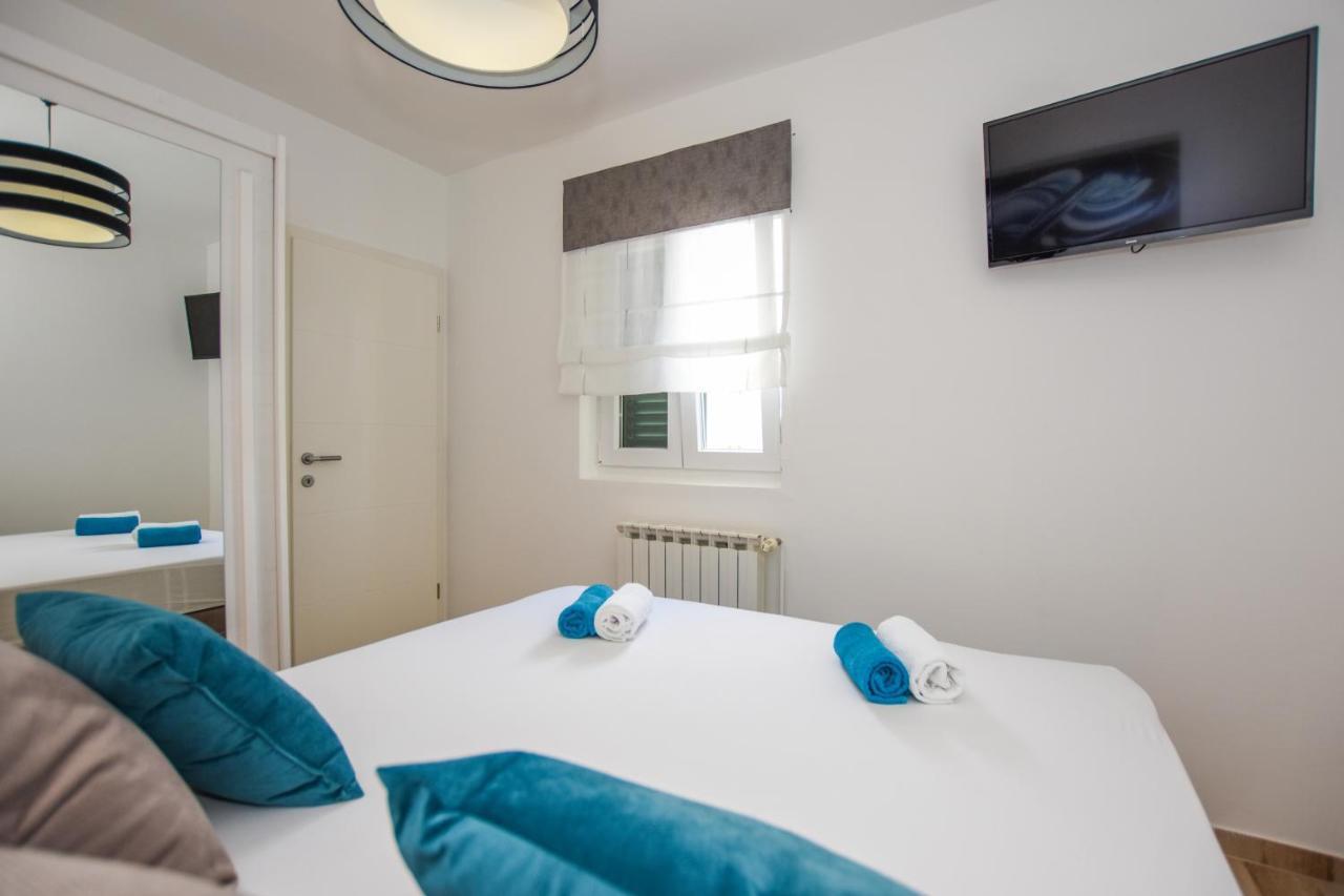 Apartmani Plazibat マンドレ エクステリア 写真